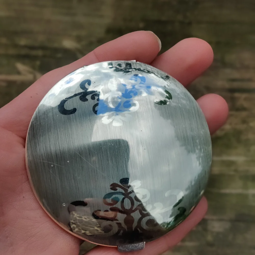🪞 Vintage SS Annie Mirror Compact